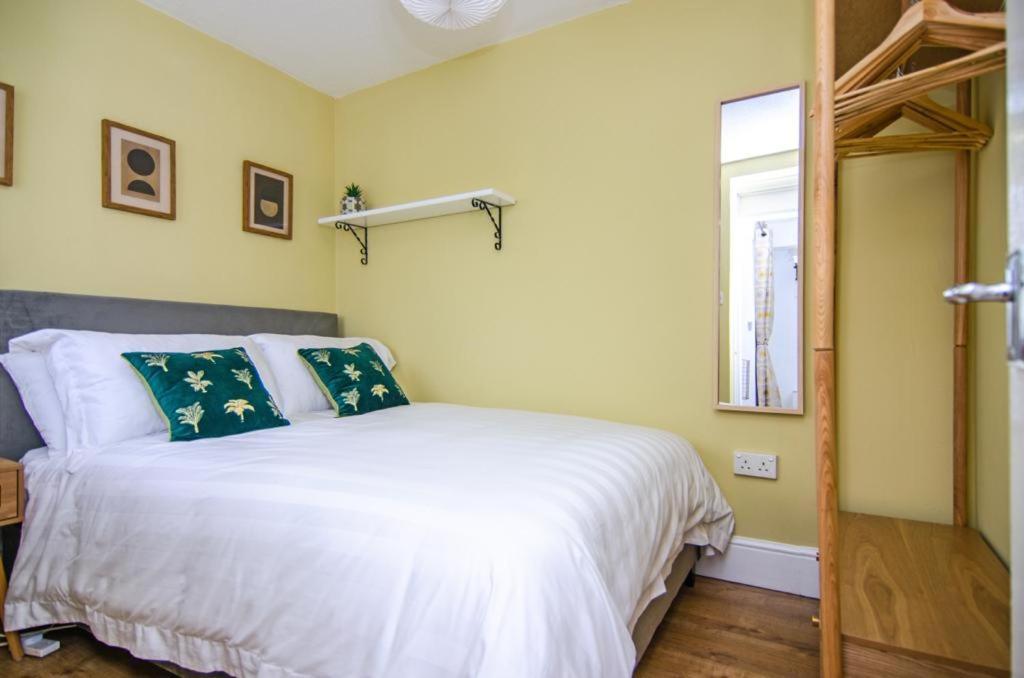 Cosy Lichfield Apartment Eksteriør bilde