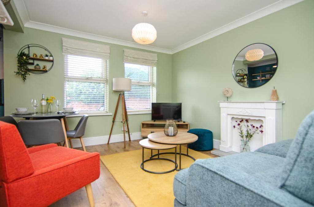 Cosy Lichfield Apartment Eksteriør bilde